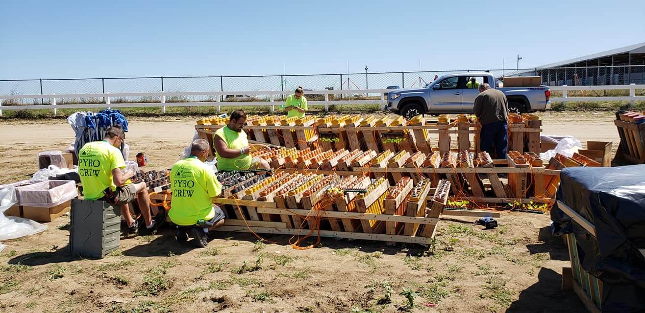 Packing Fireworks Packing Fireworks